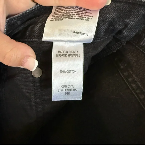 NWOT Agolde Black Denim 100% Cotton Dee Jean Shorts - Picture 4 of 5